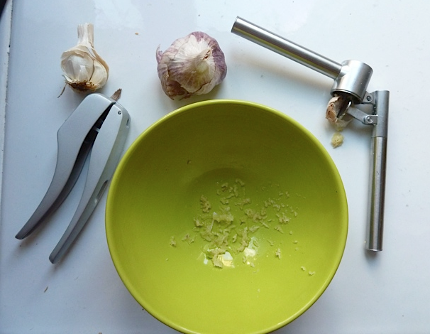 garlic presses None