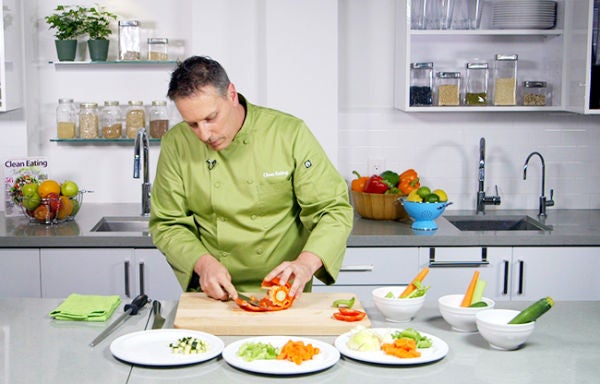 james-smith-cuts-a-bell-pepper None