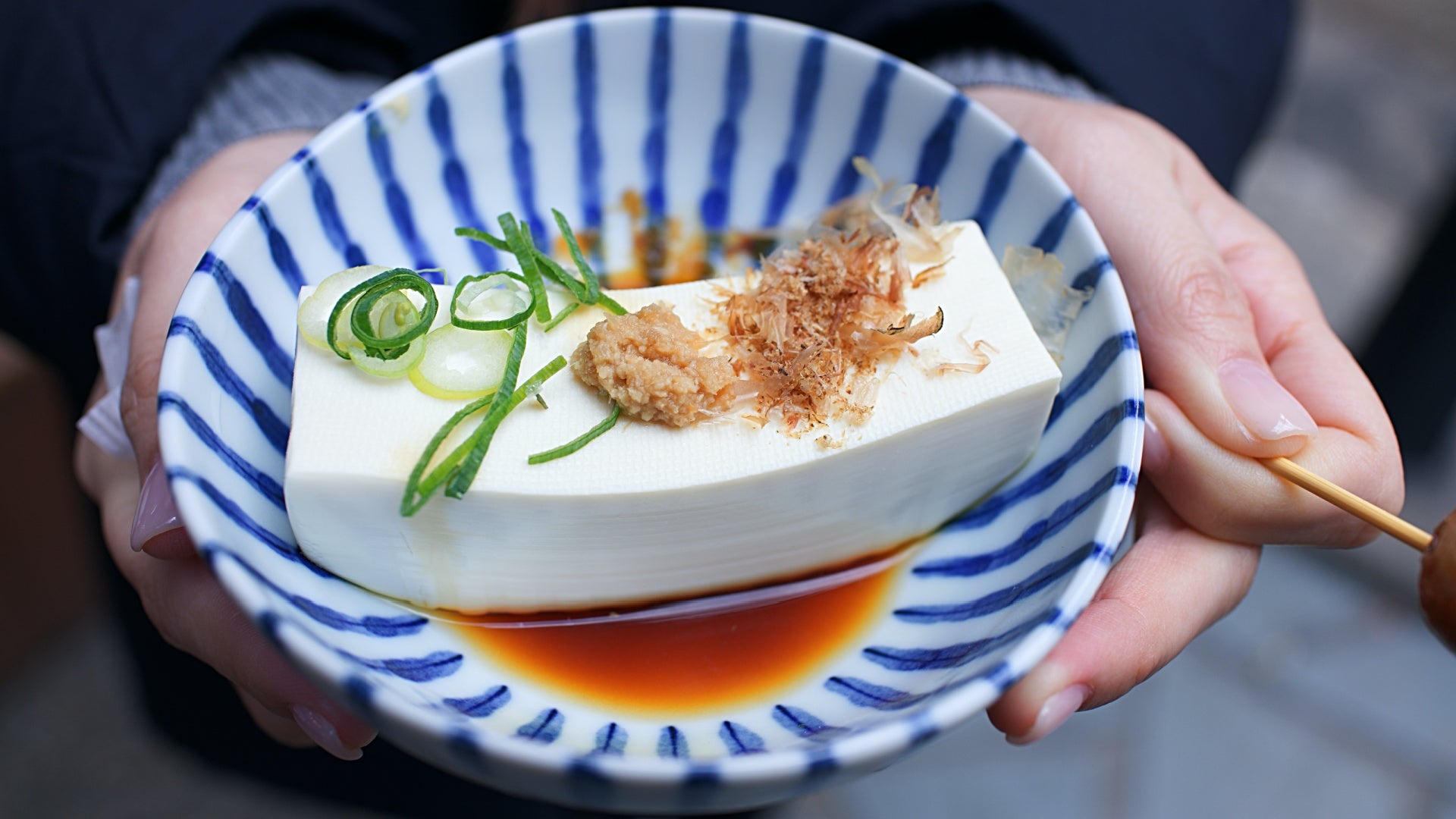 a picture of tofu to illustrate a story about how much protein do I need